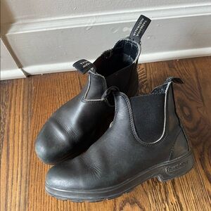 Black Blundstone 510 Chelsea Boots
